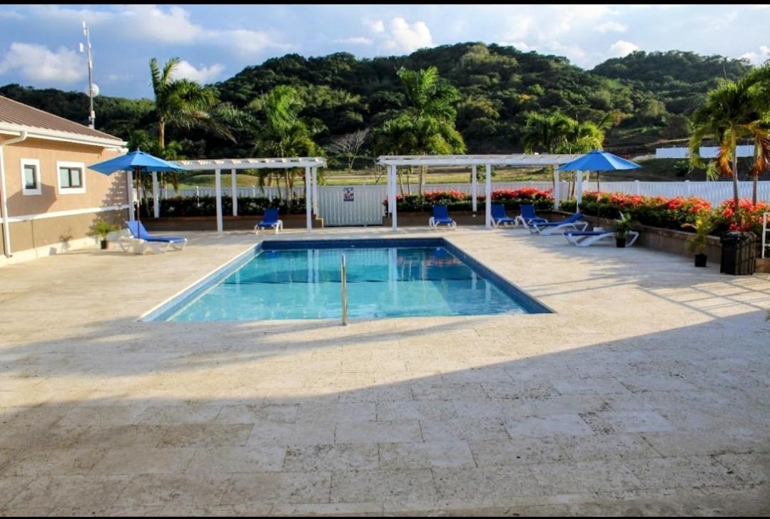 Paradise Oasis At Oceanpointe - Pool And Free Parking Lucea Eksteriør billede